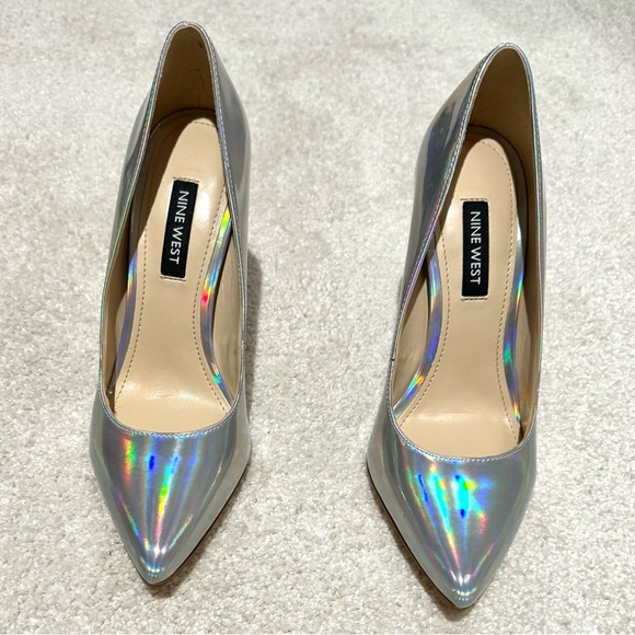 NWOT- Nine West Pointed-Toe Holographic Silver Pumps/ Heels - Picture 3 of 3
